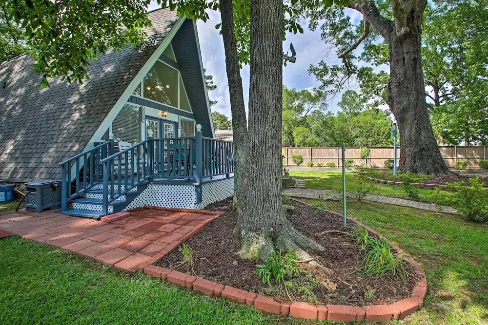 Deck, Boat Slip + Views: Lake Hamilton Cabin!