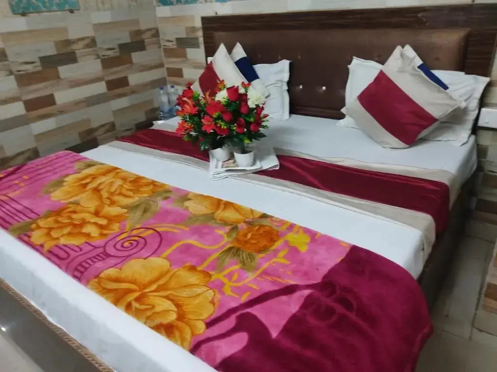 Hotel Shine Inn by OYO Rooms