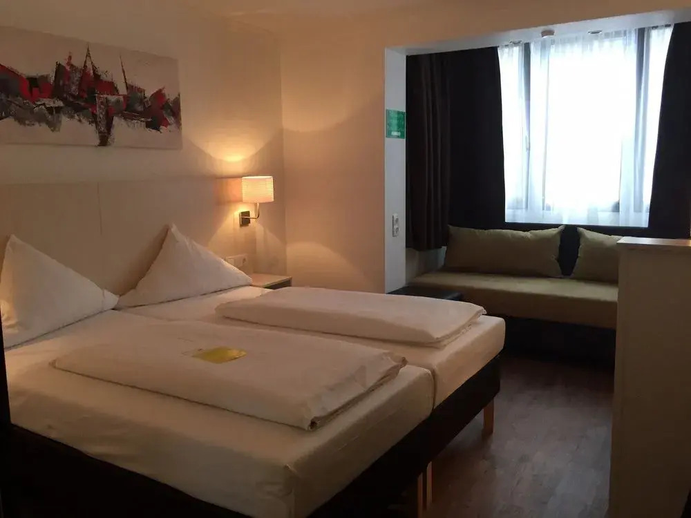 Lloyed Hotel