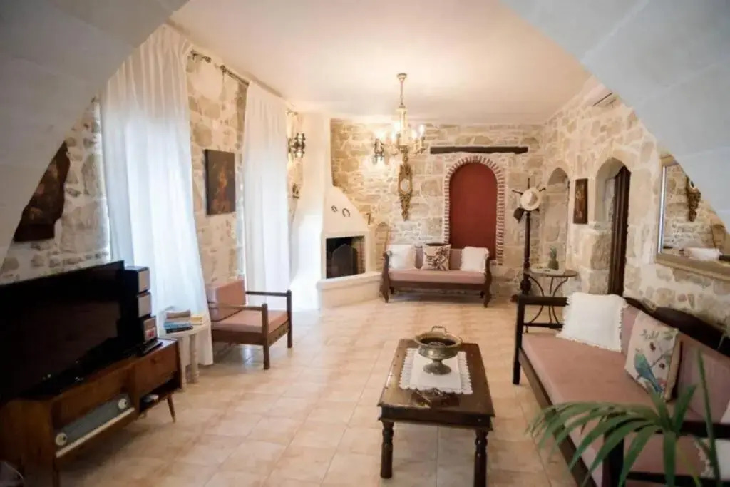 Traditional House 1 with Pool