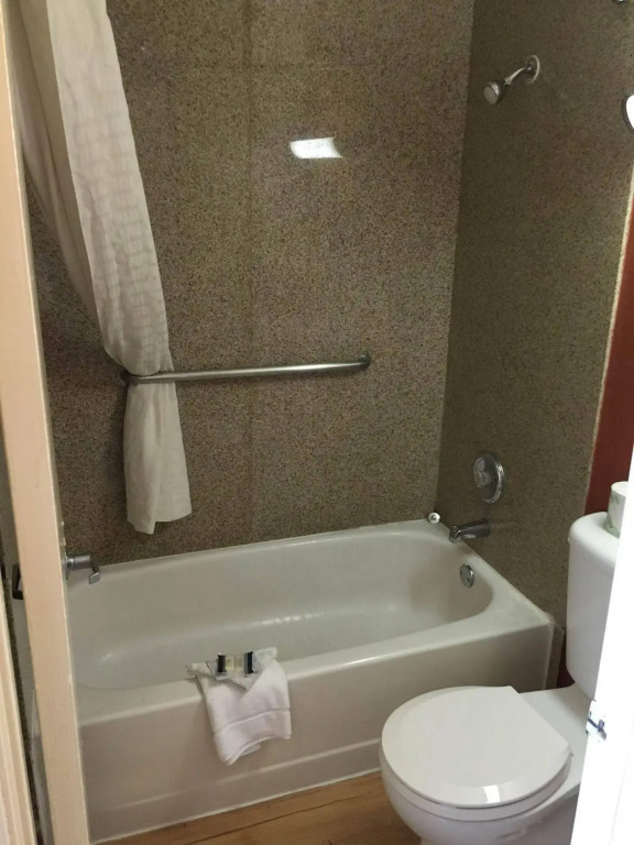 Q Lodging