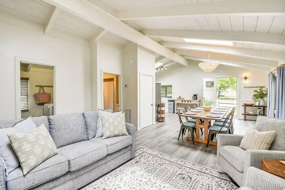 Pet-friendly Buxton Home w/ Balcony, 2 Mi to Beach