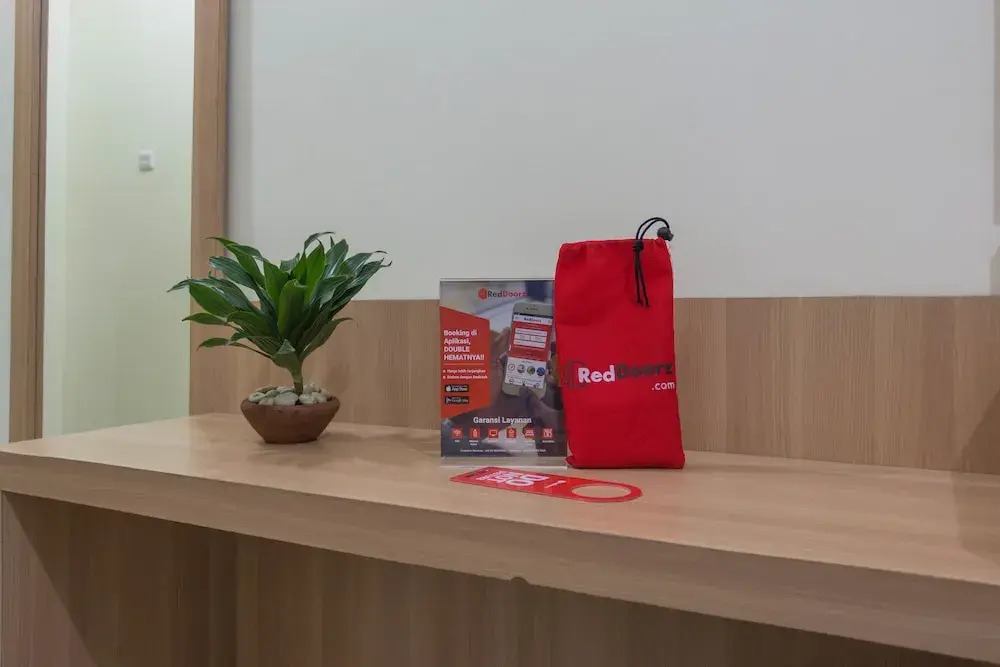 RedDoorz Plus near Trans Studio Mall 4