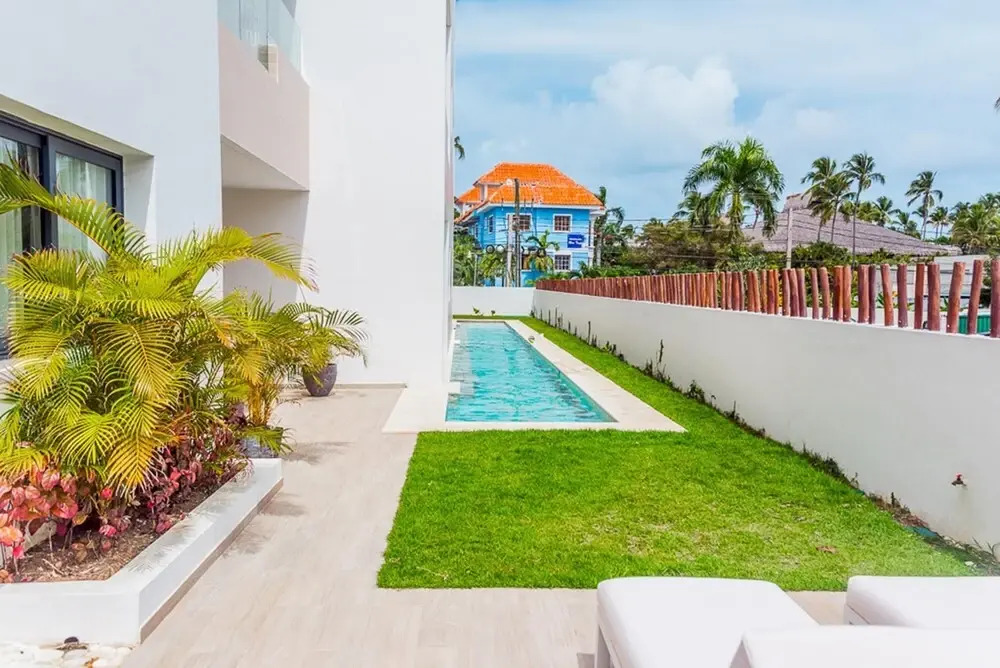 Chic-modern Decor w Picuzzi Steps to the Beach