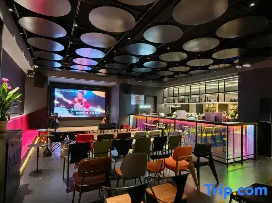 Youshi Hostel (CBD International Exhibition Center Zhongyi West Road Subway Station)