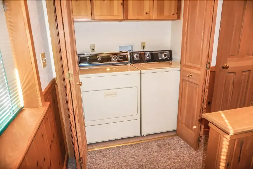 Eagles`s Eyrie 5 Bedrooms 2.5 Bathrooms Home