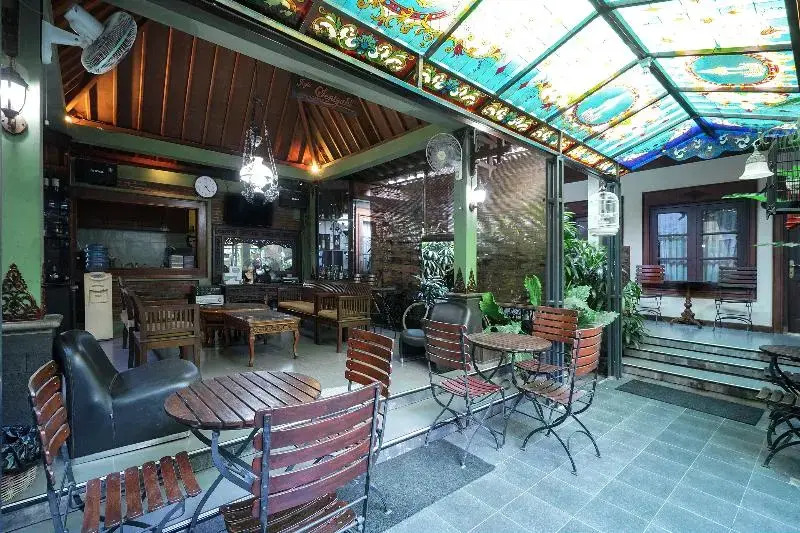 Ndalem Maharani Guest House