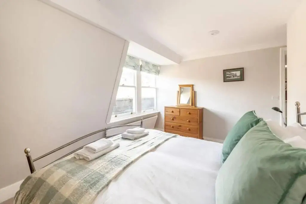 Rooftop Retreat - 2 Double Beds W/ Stunning Views (Adults Only)