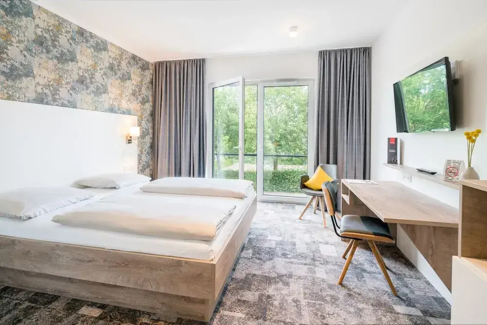 Stadthotel Lohne, Self Check-in & entspannt im Café frühstücken