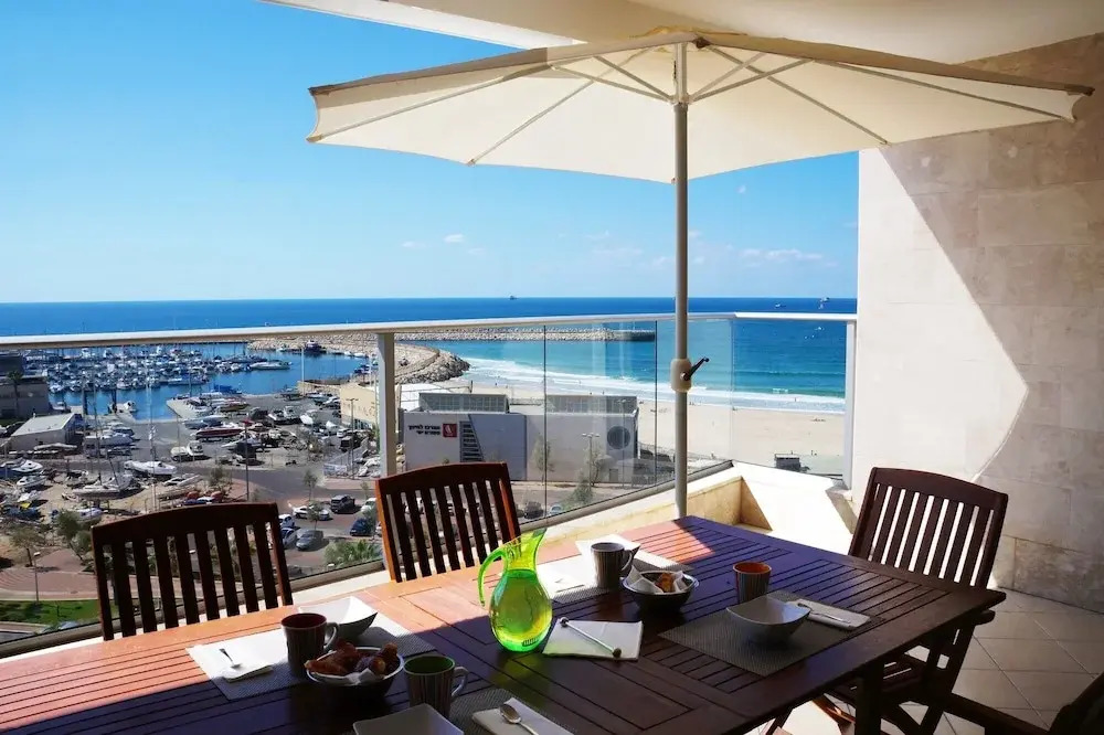 Luxury Apartment On The Beach