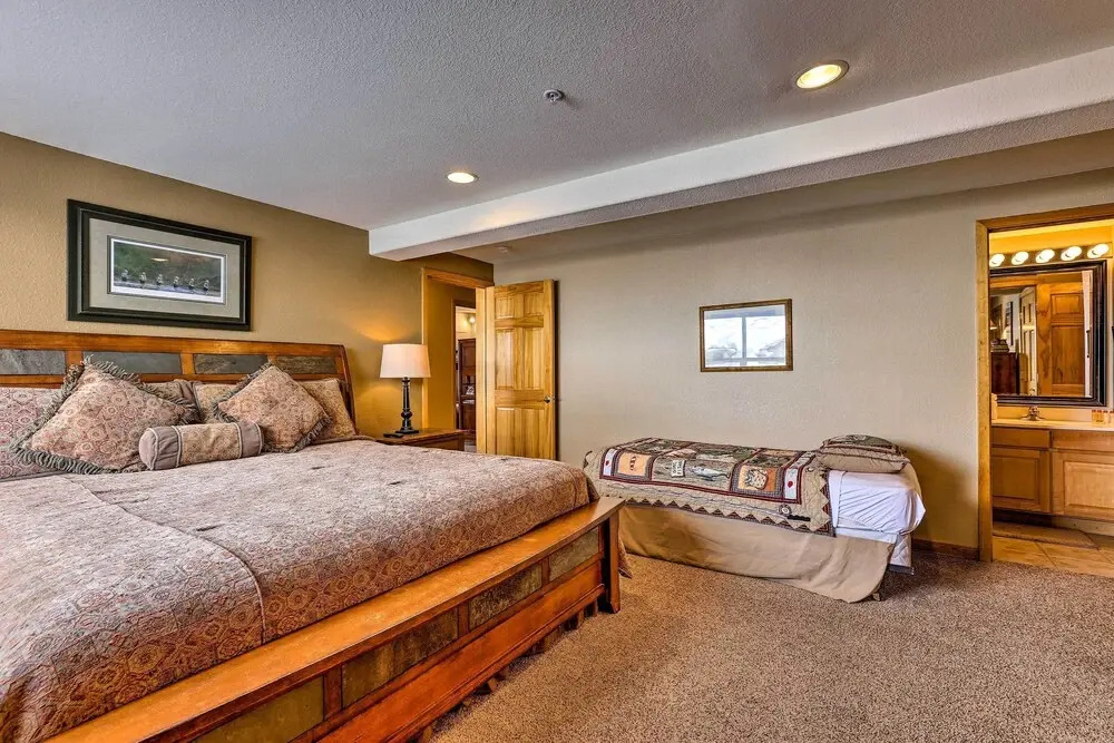 11 Mi to Keystone: Silverthorne Condo w/ Deck
