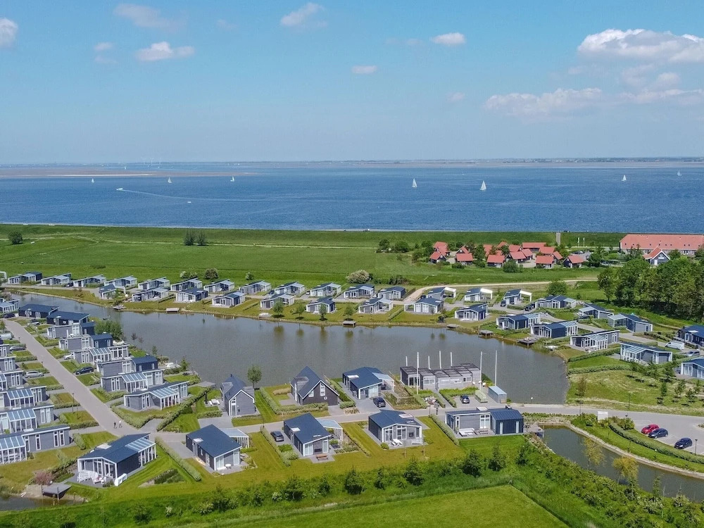 Modern, High-quality Chalet With Wifi Near the Oosterschelde
