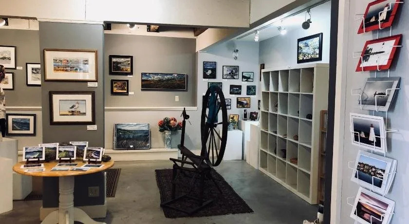 The Water's Edge Inn & Gallery