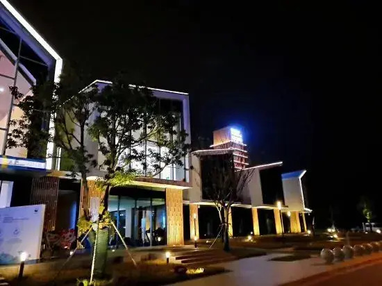 Deep Submarine Star Hotel (Yangzhou East High-speed Railway Station)