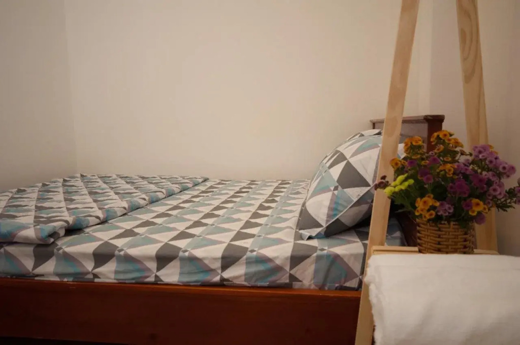 The Prince of Whales Hostel & Bar
