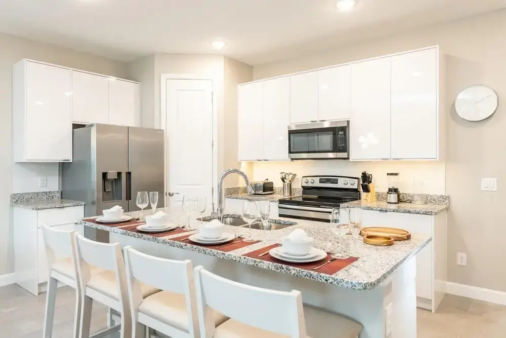 Super Spacious 4 Bedroom Villa 10 min From Disney