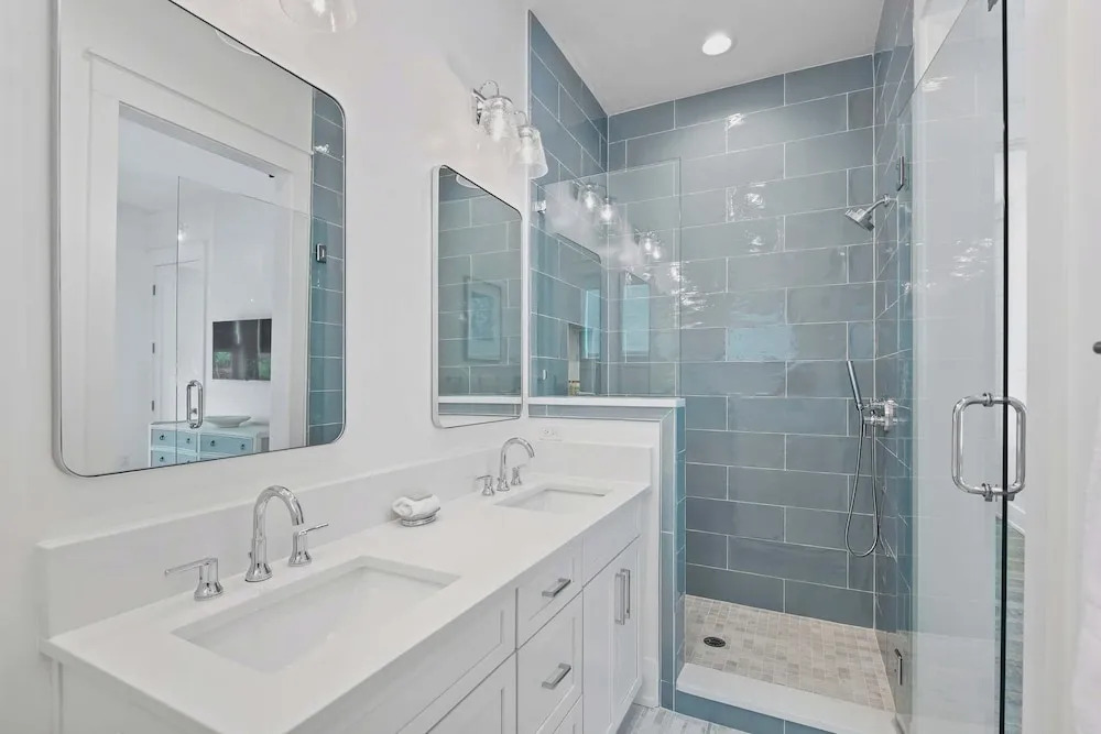Beautiful Seacrest Home, Sleeps 16 - Lagoon Pool and Beach Tram Service