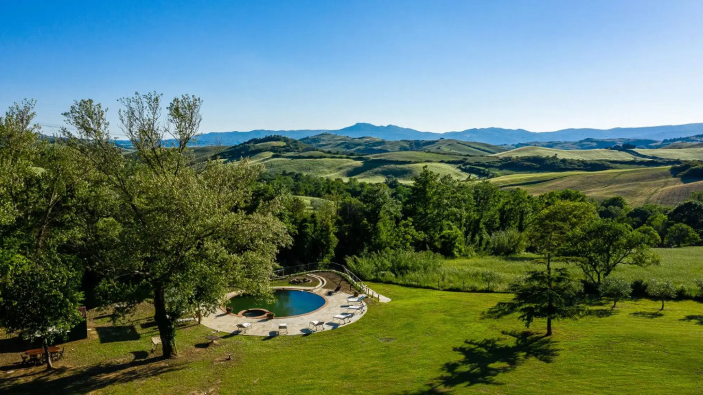 Thermal water and relaxation in Val D'Orcia-Podere La Piscina