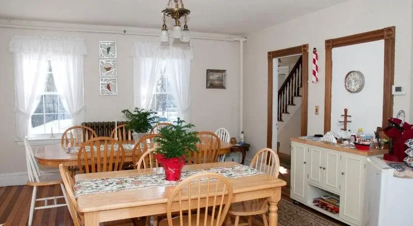 Candlebay Inn
