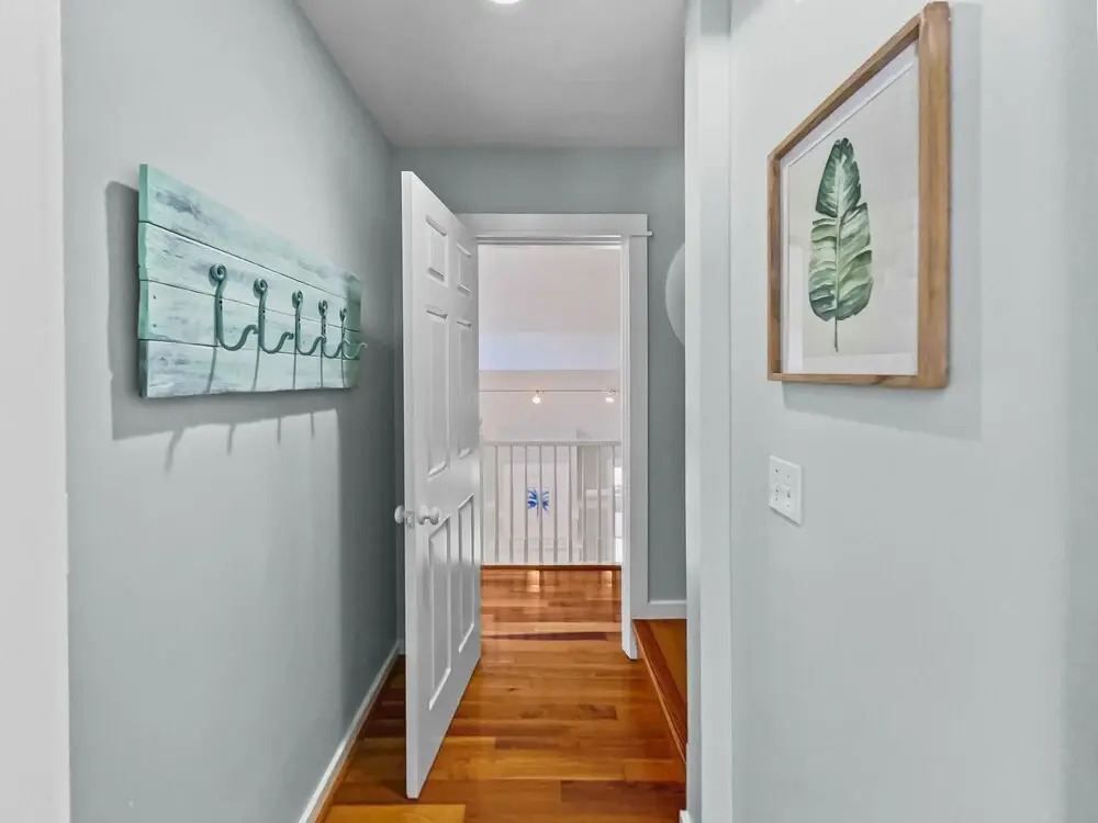 Breakers Plus Carriage House 4 Bedroom Home by RedAwning
