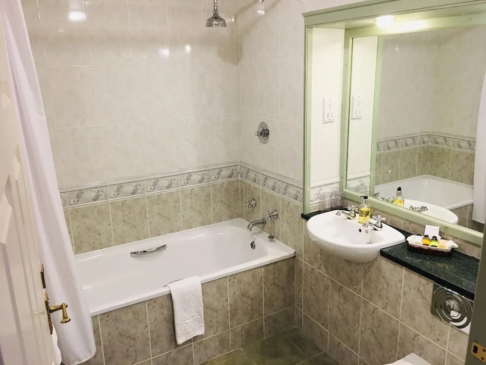 Wolds Village Hotel