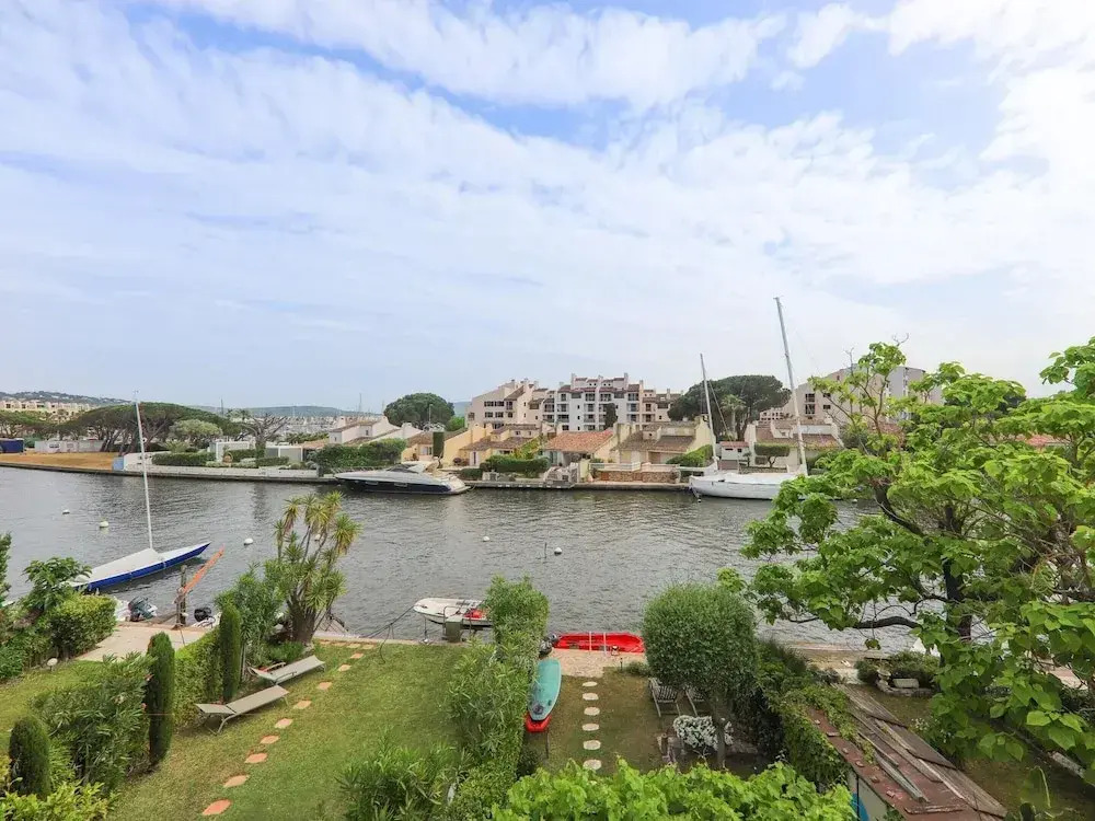 Air-conditioned Apartment Near Beach