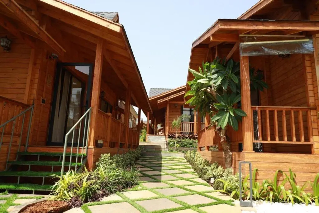 Foxoso Aaristo Baga Beach Resort