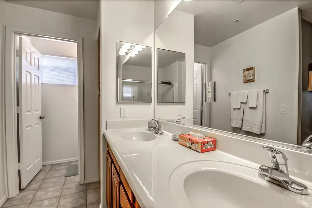 Devonshire #3032 - 2 Br condo by RedAwning