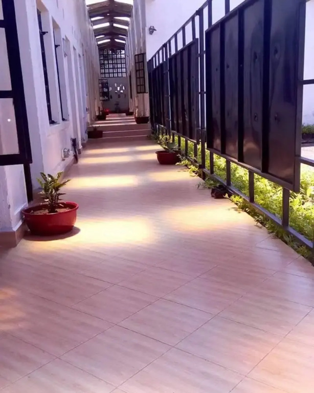 Dover Hotel Bondo