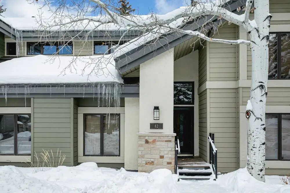 82 Ridgepoint 3 Bedroom Townhouse by RedAwning