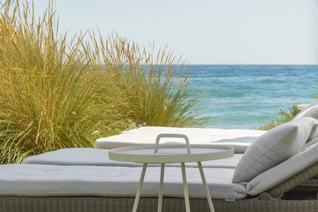 21220 Breath Taking Front Line Beach Villa
