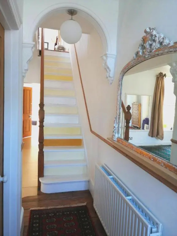 Large Sunny King-Size En-Suite