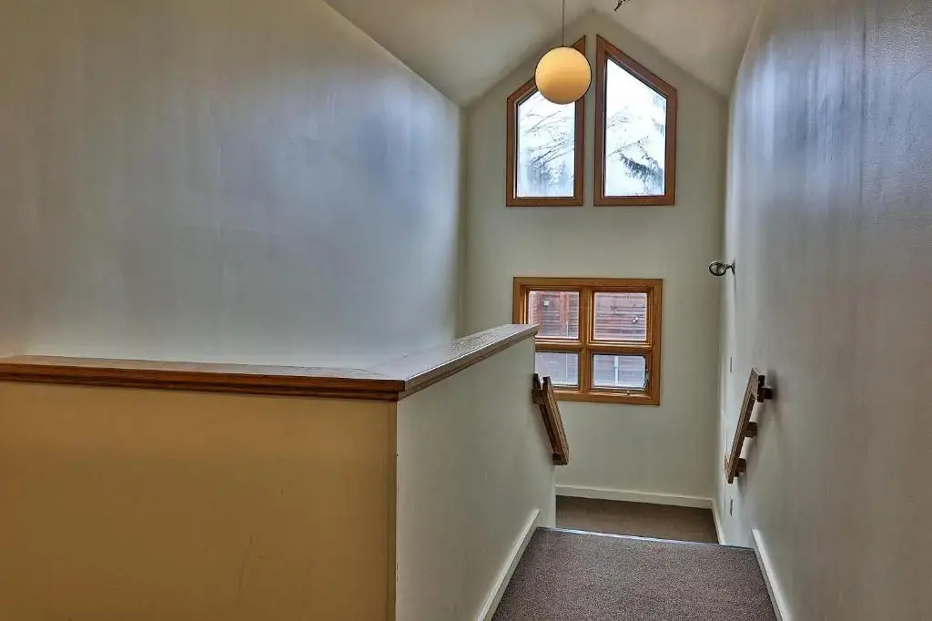 Highridge Condominium Unit E11