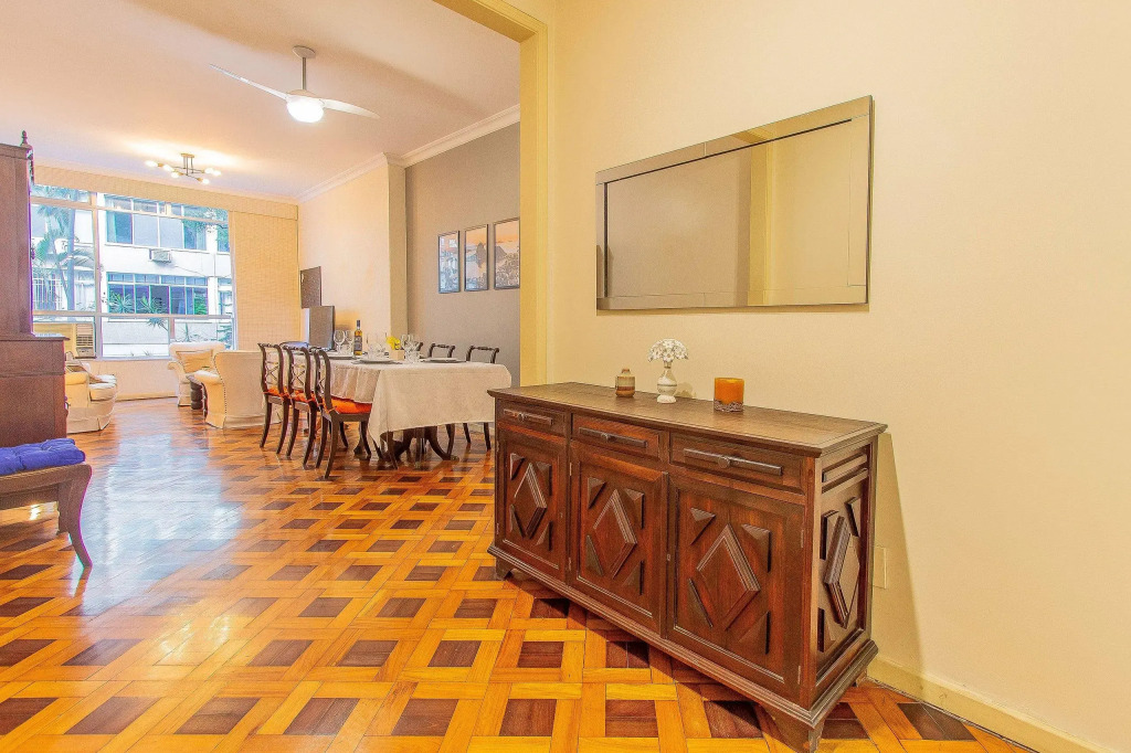 Copacabana 3qts Com Garagem, Internet 500mbs, Som Bluetooth E A Poucos Metros Da