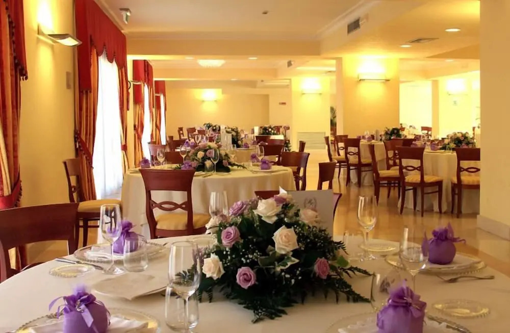 Royals Gate Hotel