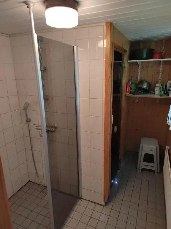 Kalle's unluxury guest house Aircon 15min city center by train