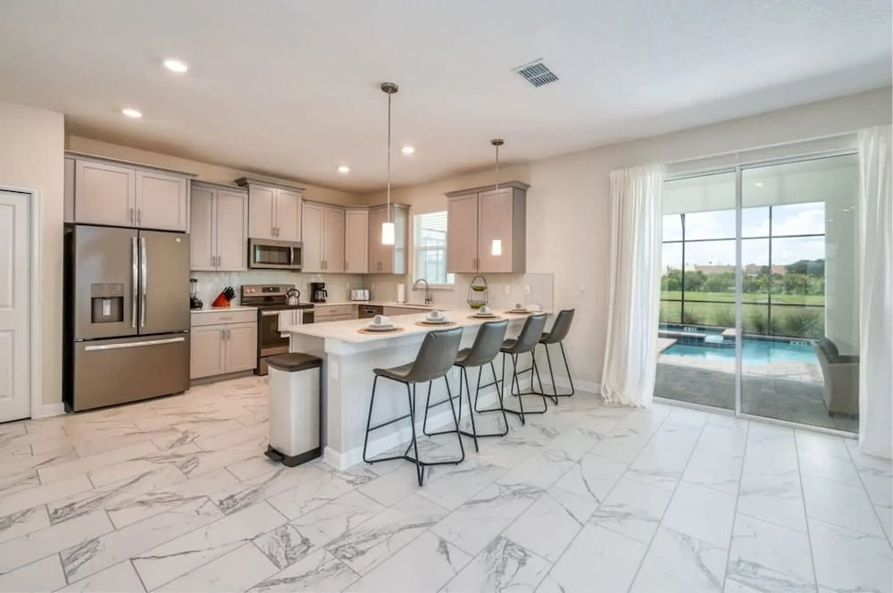6br/6ba Private Pool Themed Game Room