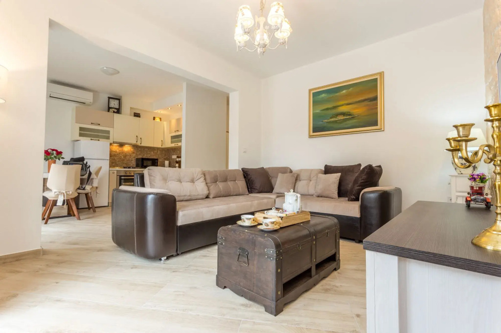 Villa Capitis in the Centre - Private Pool Villa & Balcony Apartment with Spectacular View-No Pool