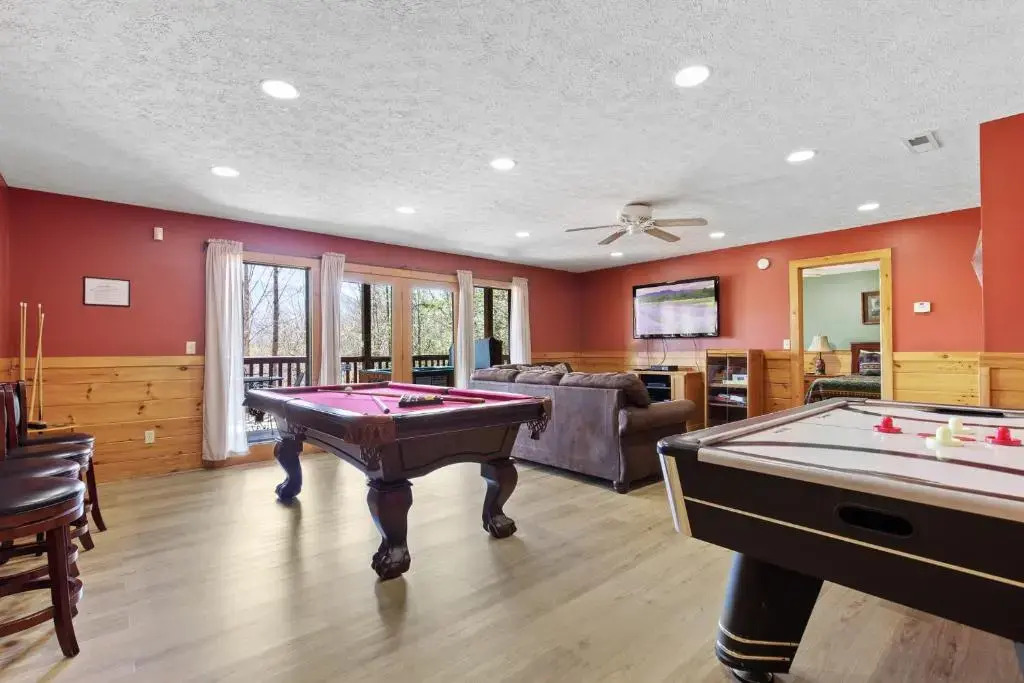 Above the Clouds, 4 Bedrooms, Pool Access, Private, Gaming, Sleeps 16