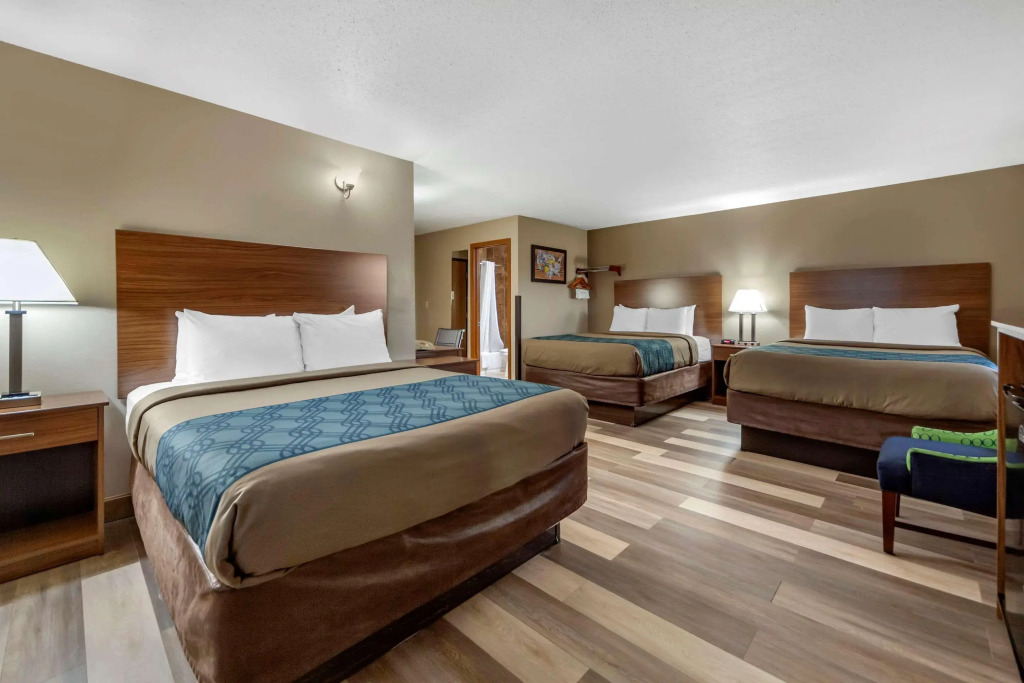 Econo Lodge Hays I-70