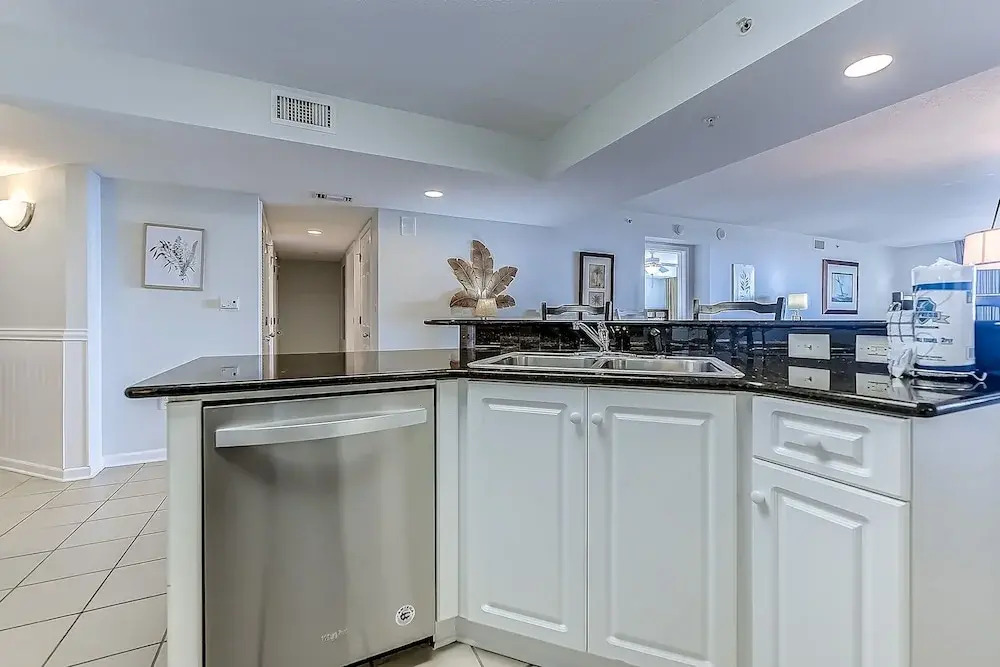 Yacht Club S 3-604 4 Bedroom Condo by Redawning
