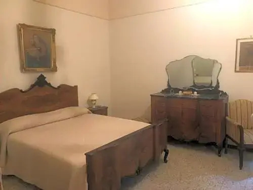 Zia Dina
