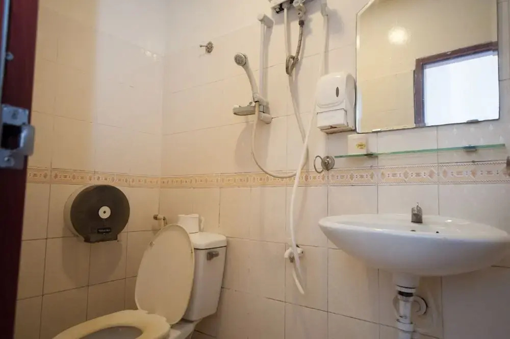 The Prince of Whales Hostel & Bar