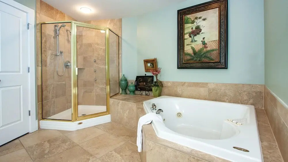 Corner Condo With Panoramic Views - Unit Crd1102