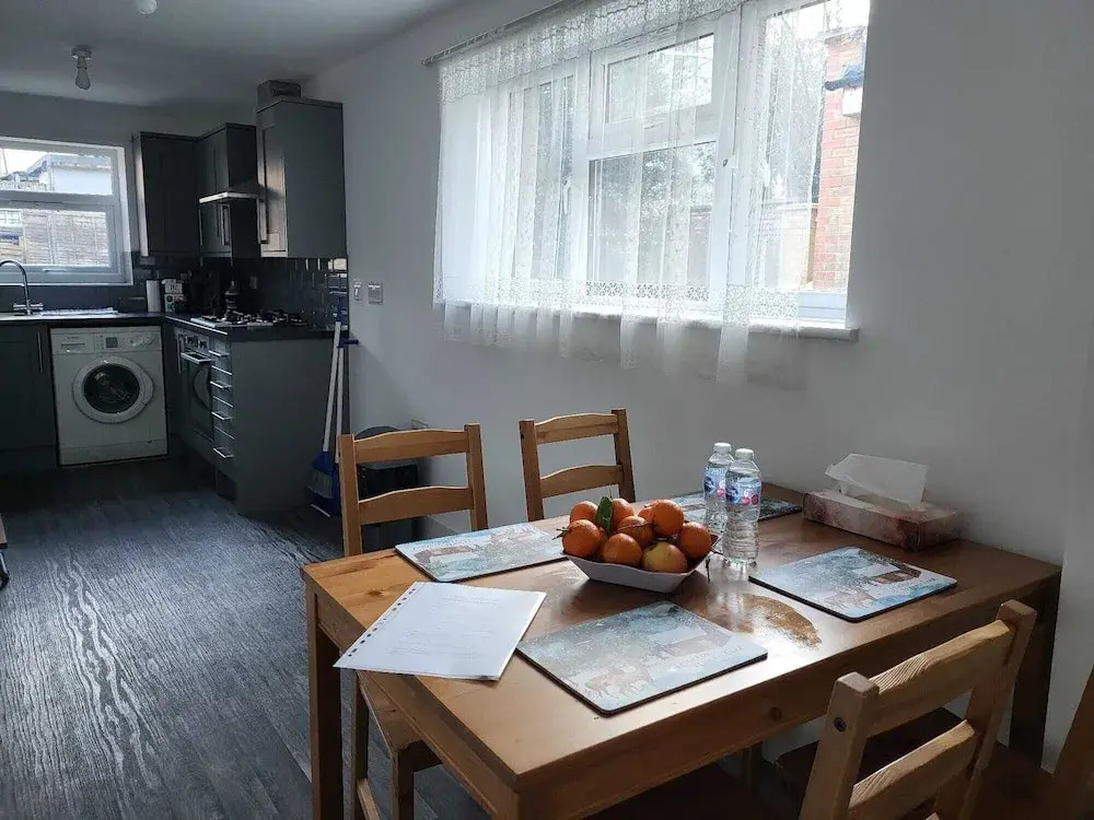 Lovely 2-bed Fully Refurbished House in London