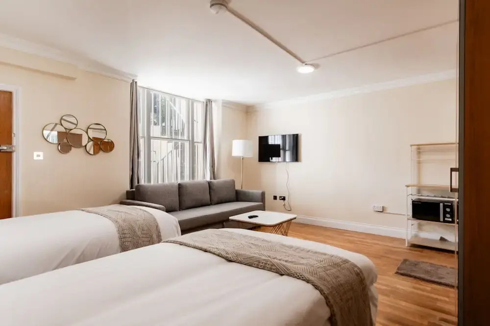 Warm Apartments in Queensway