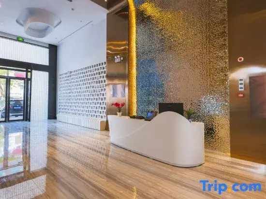 Sanya Yicheng Hotel (Jiefang Road Pedestrian Street)