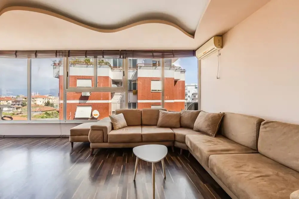 Spacious City-view Apartment Overlooking Shkod r