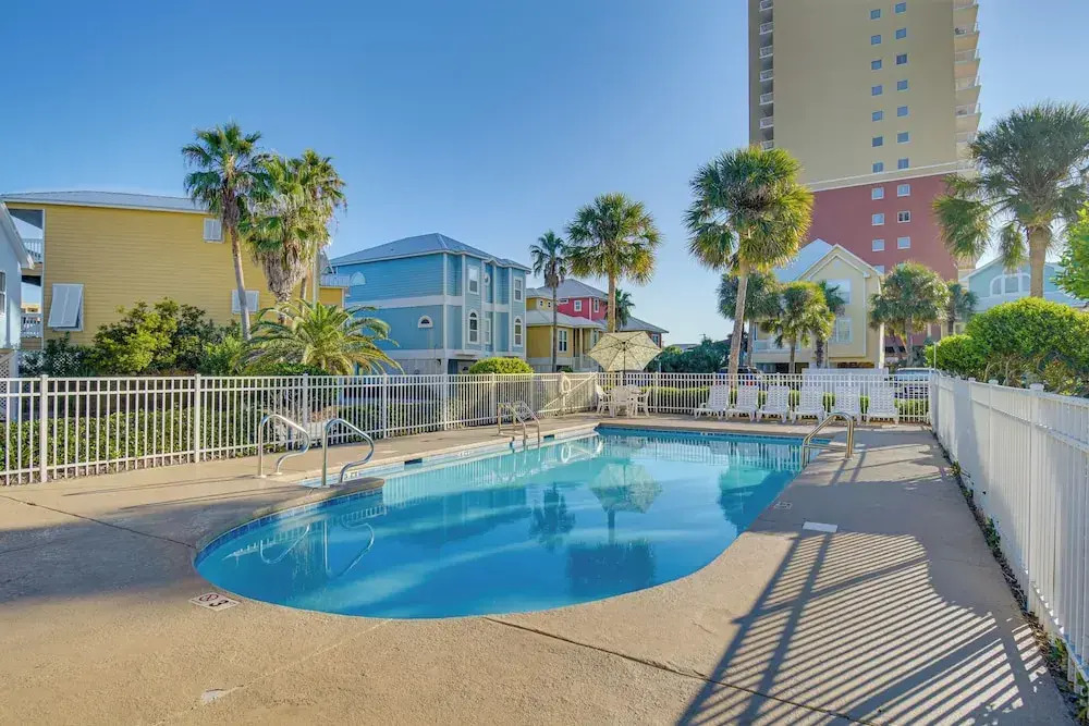 Walk to Beach: Home w Pool Access in Gulf Shores