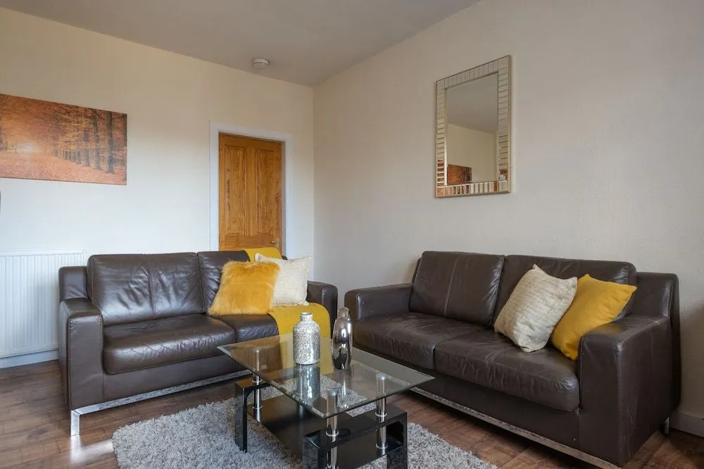 Novelty Suites - Roslin Street